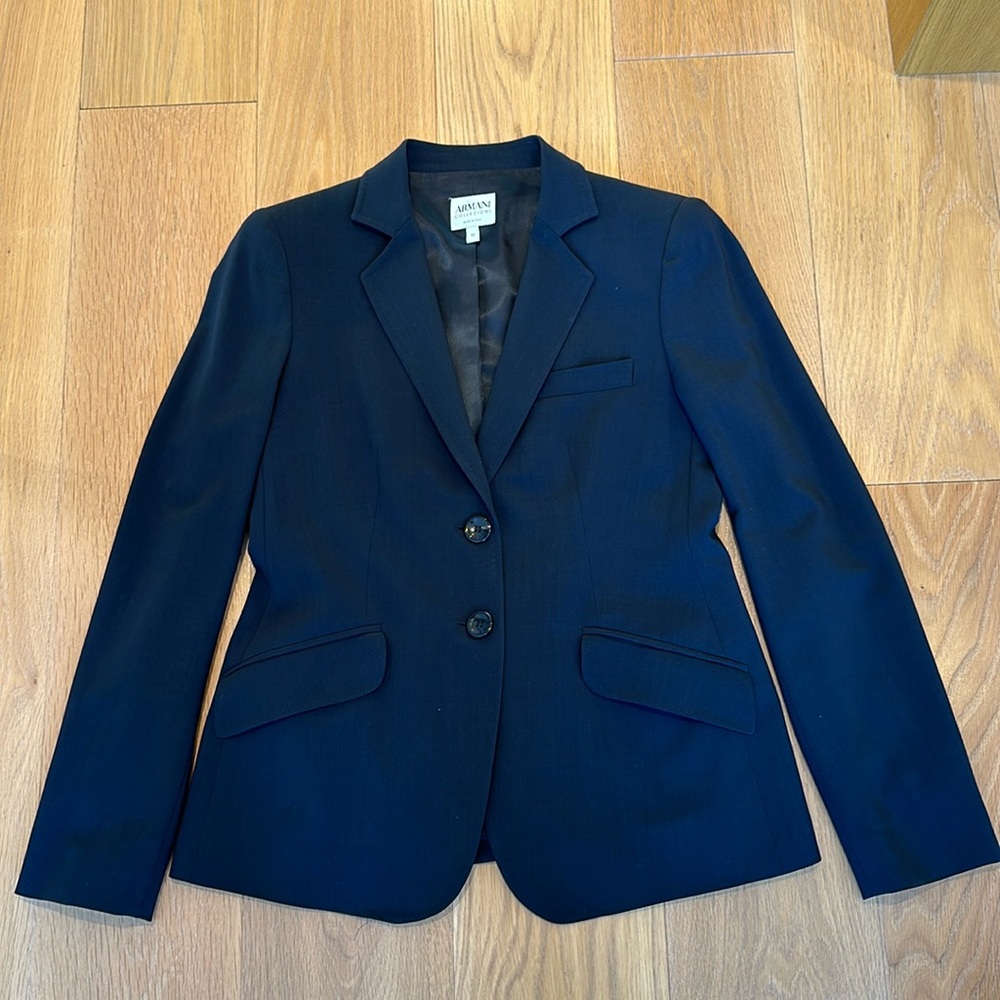 Armani Collezioni navy blue lightweight virgin wool blazer. Great fit and style